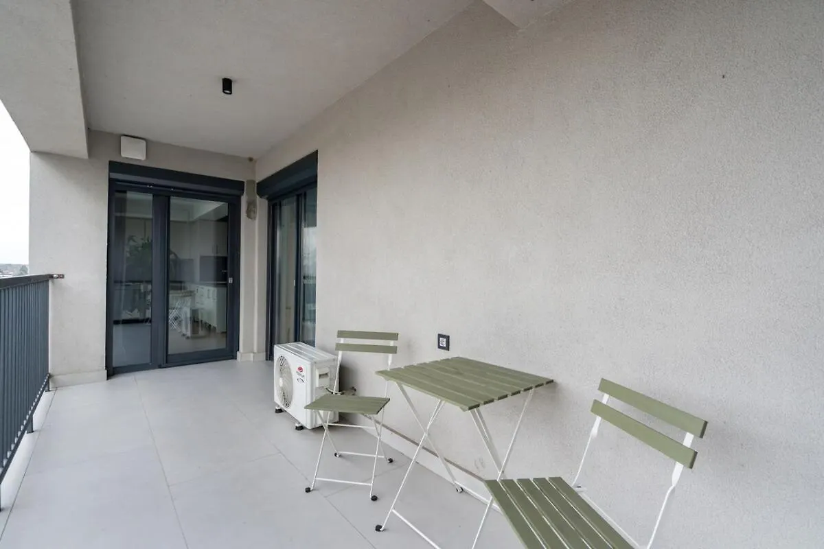 Urban Oasis Apartment Bucharest